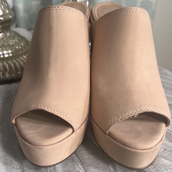 Aldo Platform Suede Pumps - Picture 2 of 10